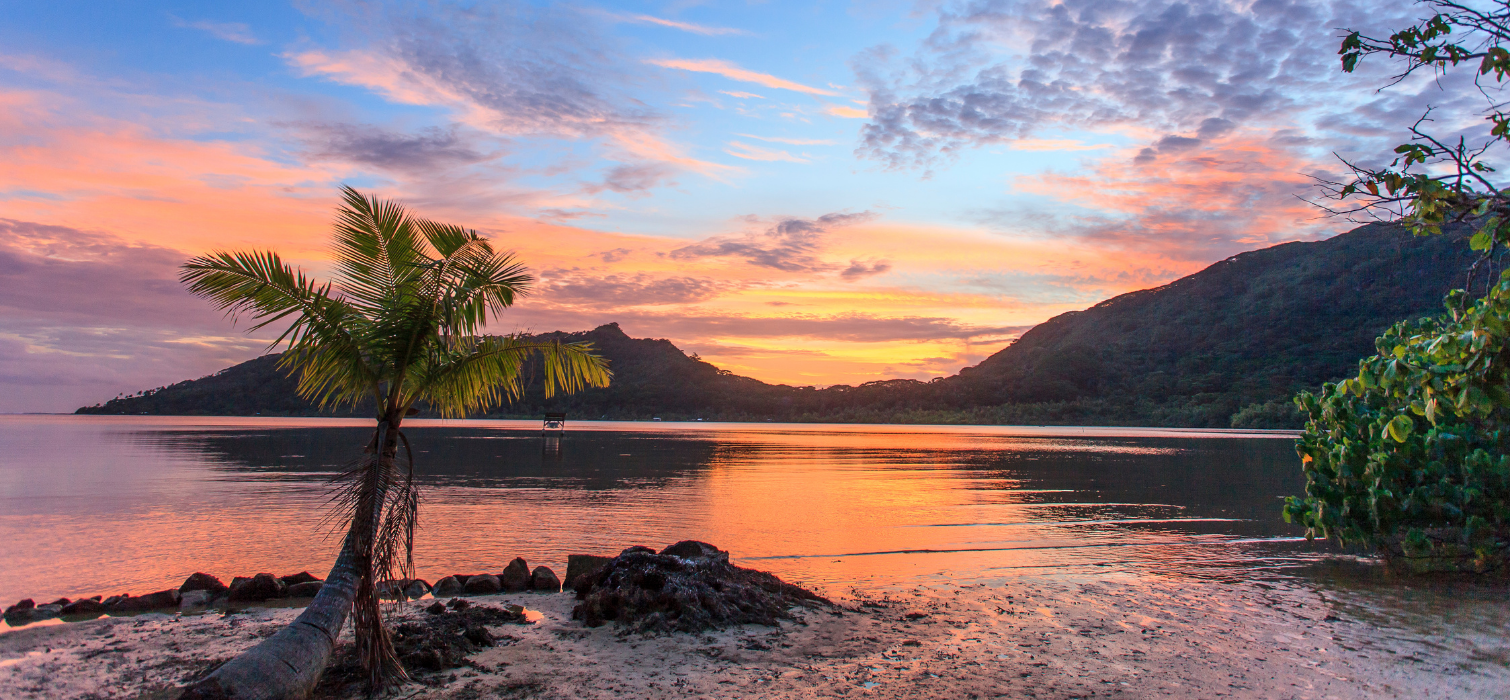Coucher de soleil pendant une croisière à Huahine